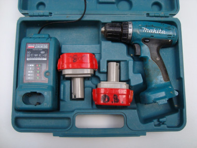 Рециклиране на батерия за винтоверт Makita 12V